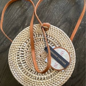 Rattan round handbag with leather strap